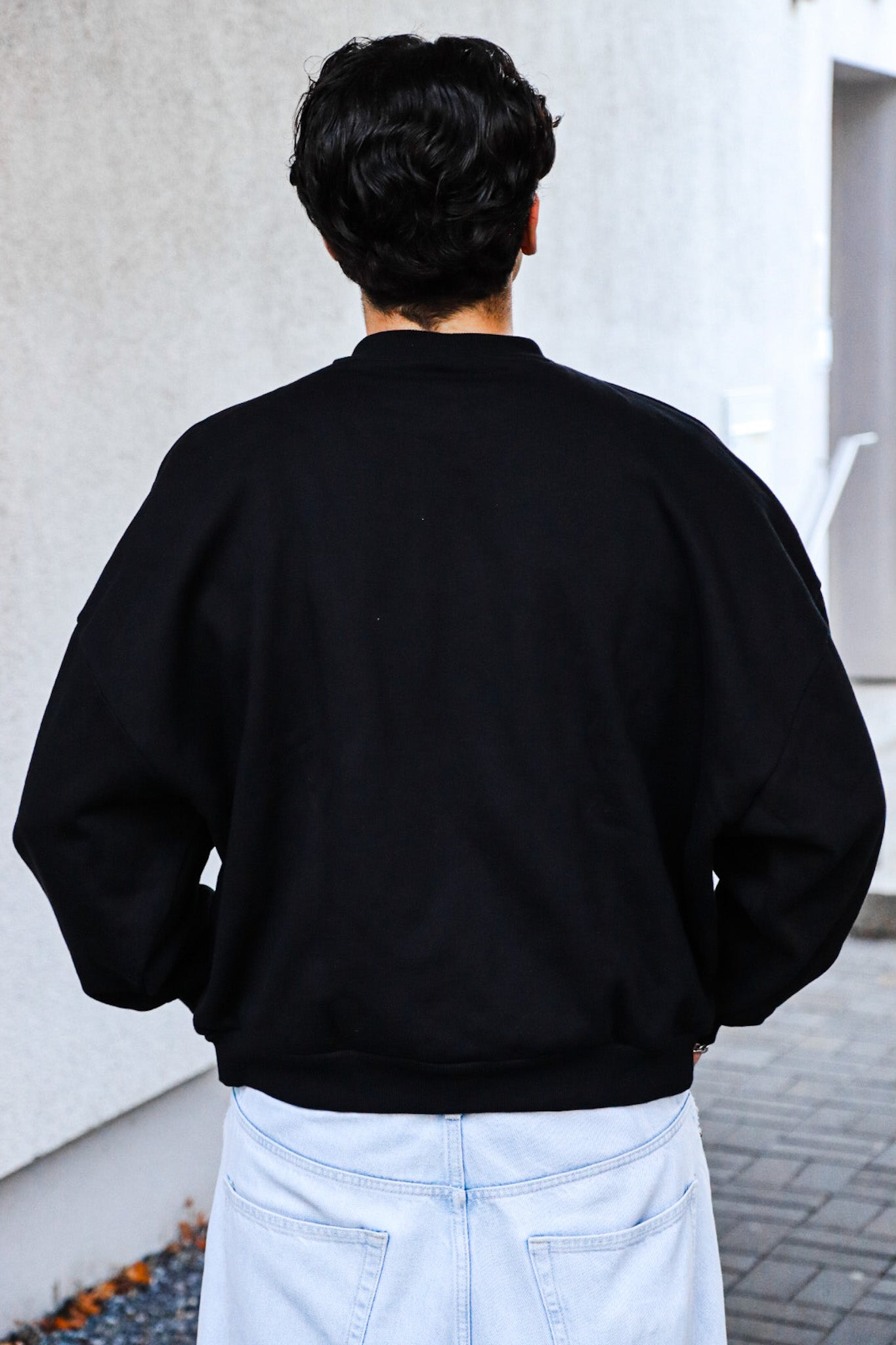 Sweater Schwarz mit goldenem Logo