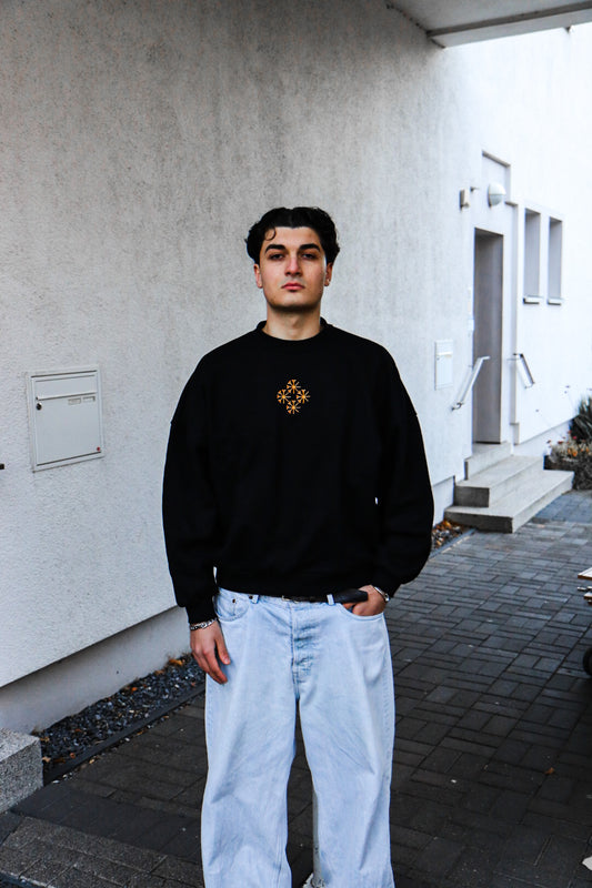 Sweater Schwarz mit goldenem Logo